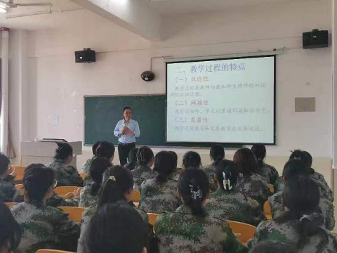 教育学院开展教师公开课活动