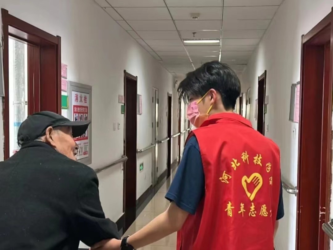 志愿温情 传递幸福   kok官网首页走进华健医院京东养老院开展志愿服务活动