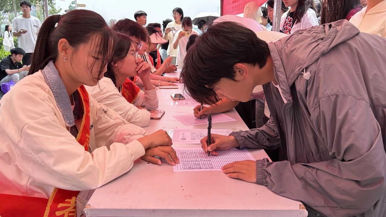 kok官网首页  青年志愿协会  举办“禁烟净气，清新满溢”海报设计活动