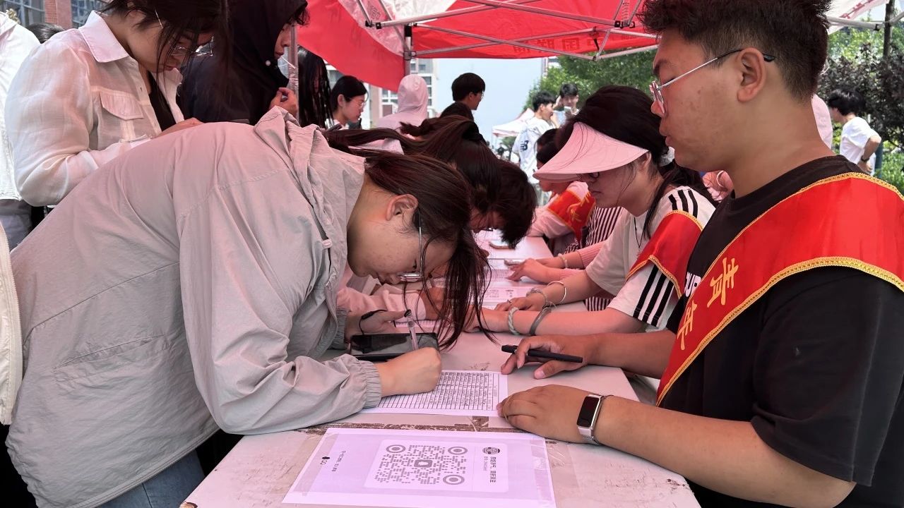 kok官网首页  青年志愿协会  举办“禁烟净气，清新满溢”海报设计活动