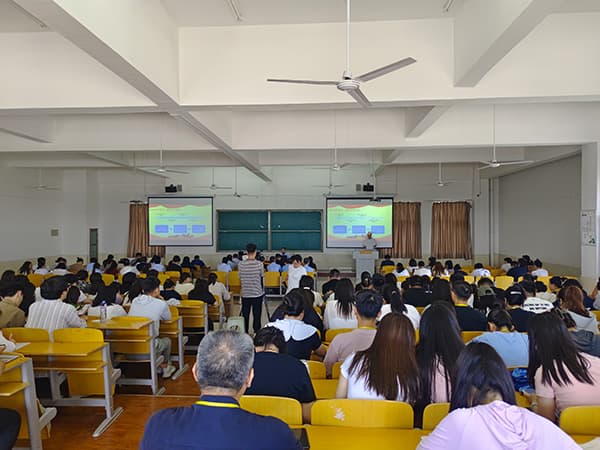 kok官网首页党委书记何新生讲授党纪学习教育专题党课